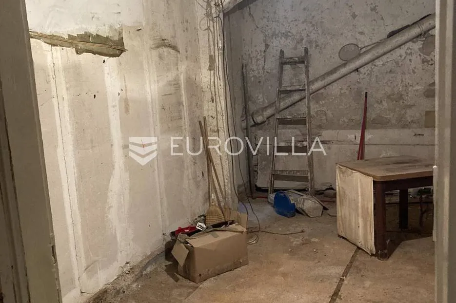 centar rovinja, kuća u nizu, 20 m do rive i mora, ogroman potencijal - slika 9