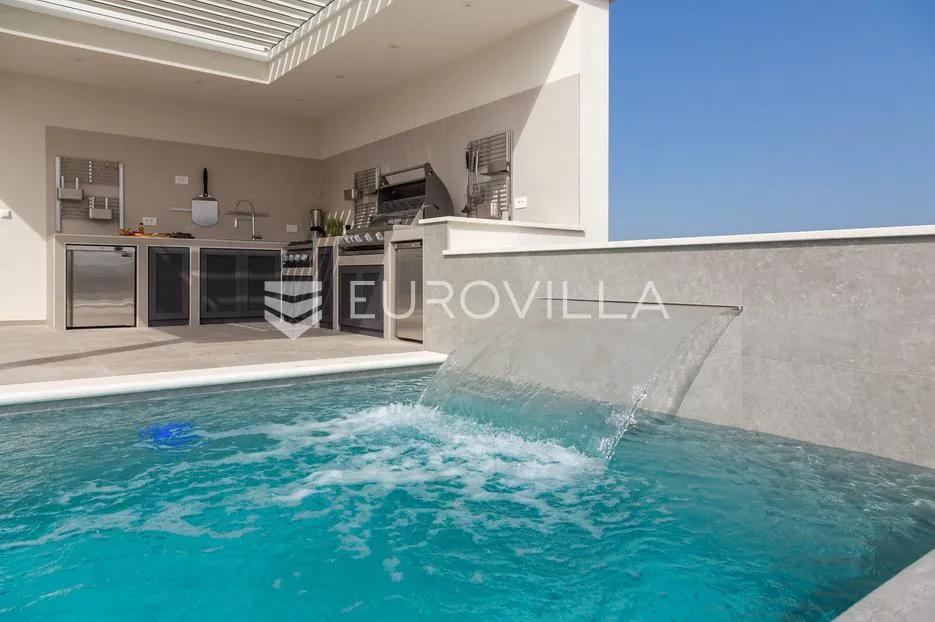 vodice, moderna vila s bazenom i pogledom na more, 332,92 m² - slika 64