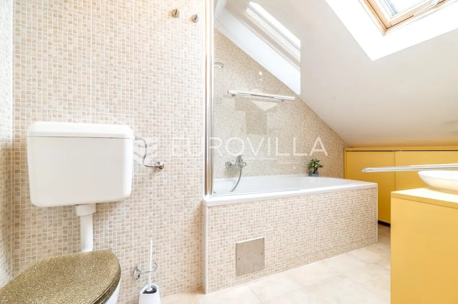 zagreb, iv maksimirsko naselje, lijep dvoetažni stan sa balkonom, 77 m² - slika 10