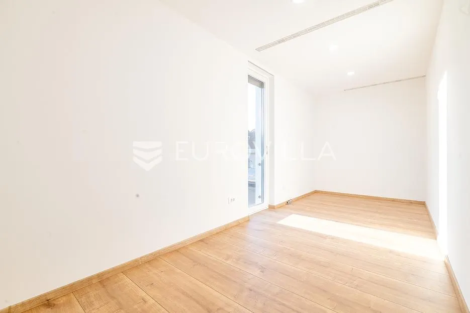 zagreb, mlinovi, luksuzan četverosoban stan 152 m² u duplex kući s garažom - slika 7