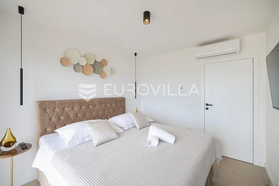 zadar, maslenica, luksuzna vila s bazenom i neometanim pogledom na more 254 m² - slika 83