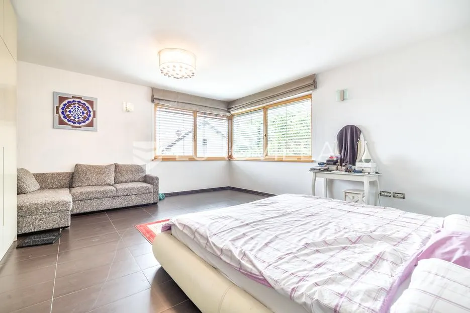 zagreb, vrapče, prekrasna vila s dvorištem nkp 505 m2 - slika 10