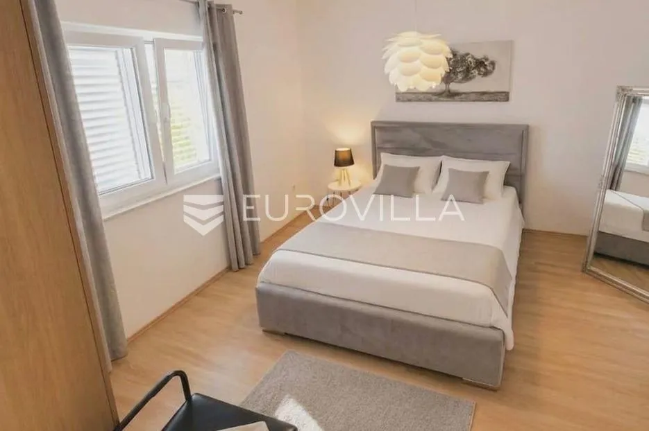 kaštel novi, komforan dvosoban stan na prvom katu - slika 5