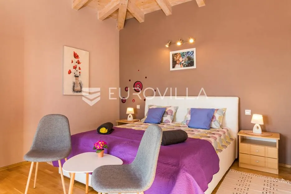 medulin, luksuzna vila s bazenom i velikom uređenom okućnicom 1050 m2, 300 m od plaže - slika 20