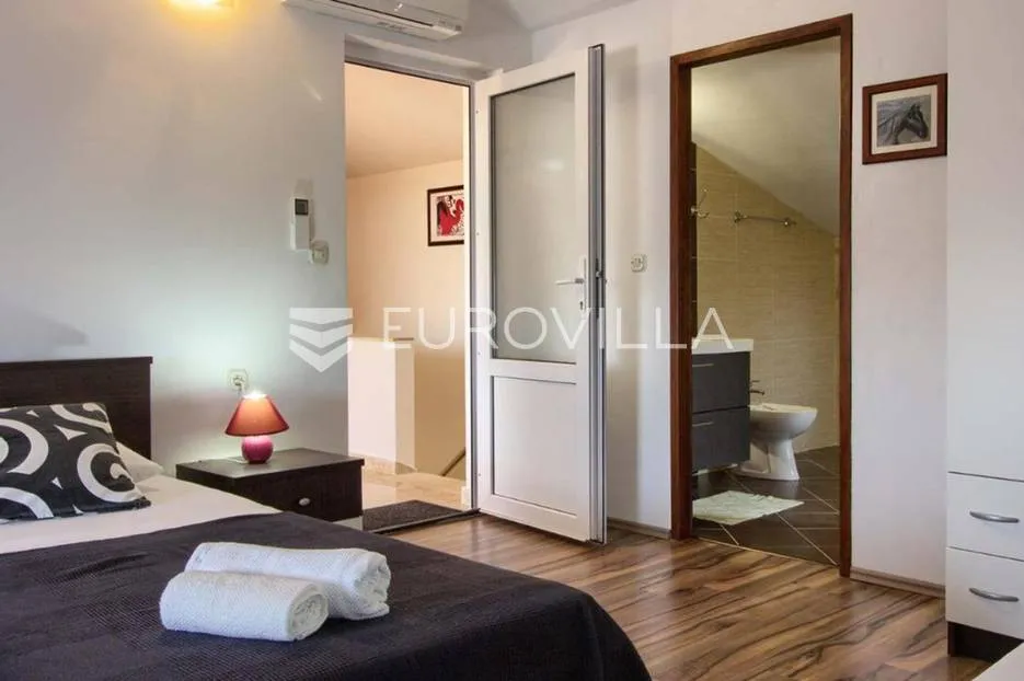 medulin, velika samostojeća kuća 360 m² s bazenom - slika 6