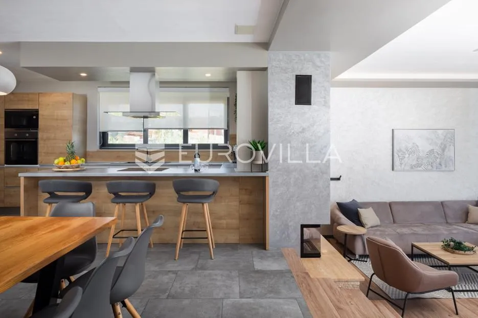 pag prekrasna villa sa pogledom na more 350 m² na 200 metara od mora - slika 20