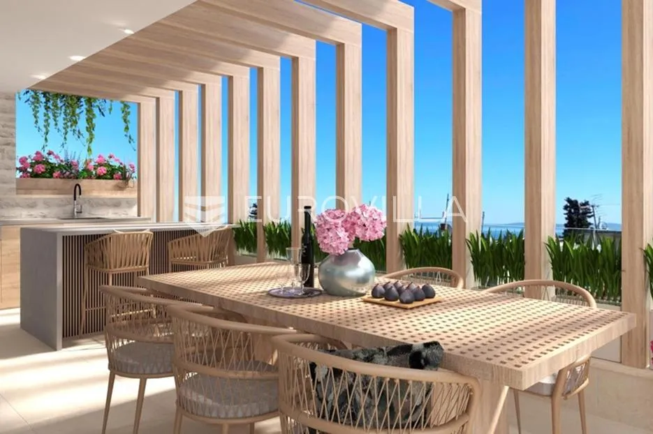 split, prekrasan penthouse s pogledom na more i grad - slika 11