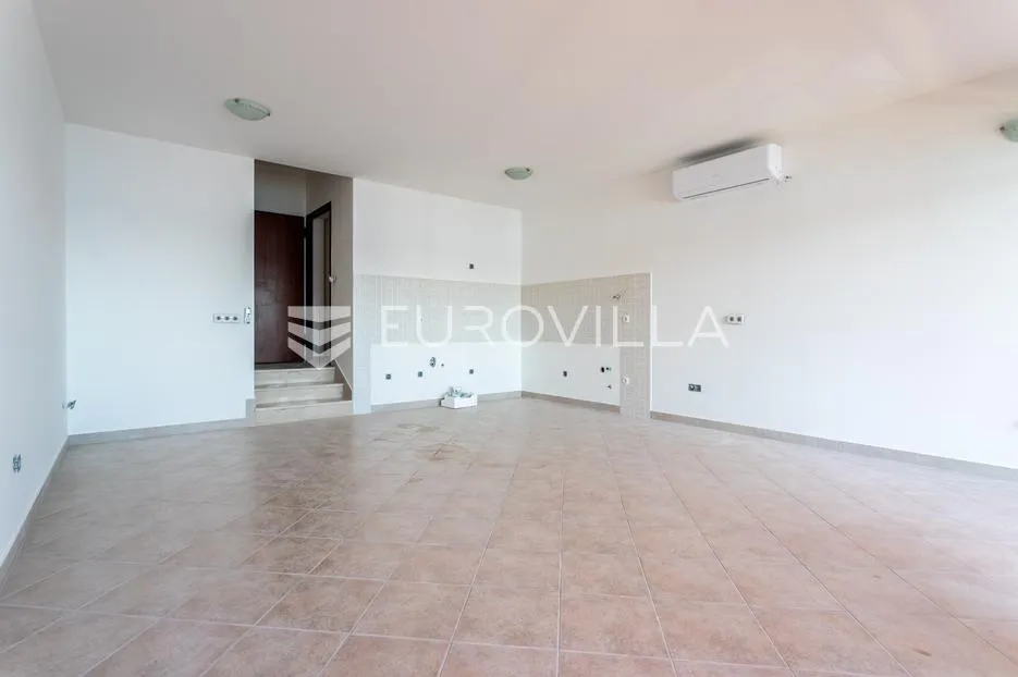 marina, penthouse s prekrasnim pogledom na more - slika 4