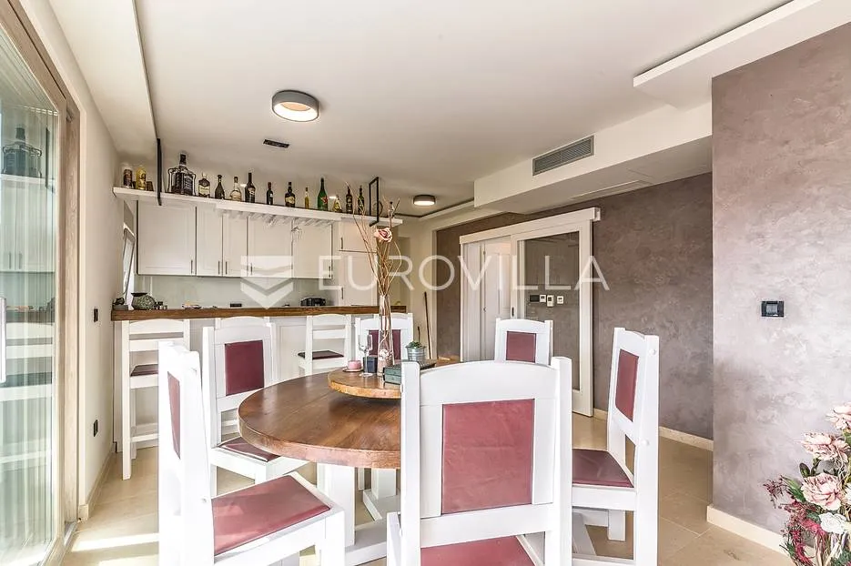 šestinski dol, luksuzna vila 370 m2 s bazenom na zemljištu 800 m2 - slika 10