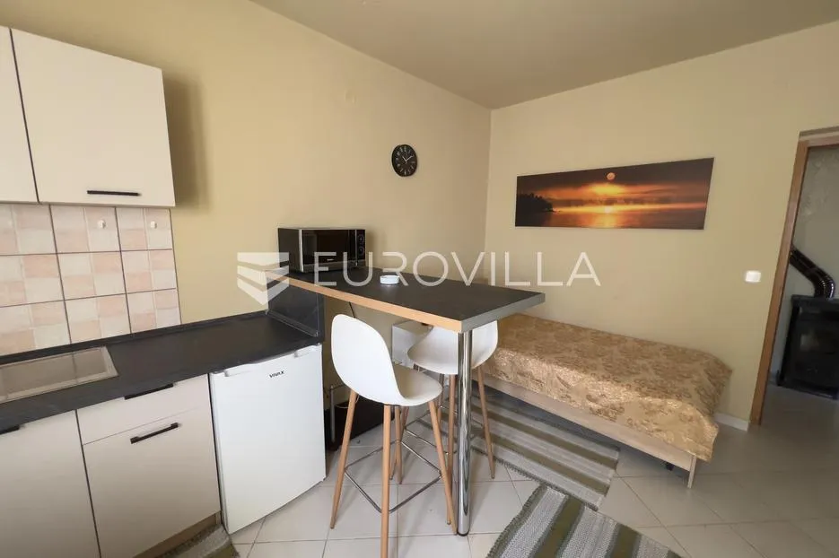 istra, poreč okolica, prostrani stan podijeljen u 3 studio apartmana na mirnoj lokaciji - slika 2