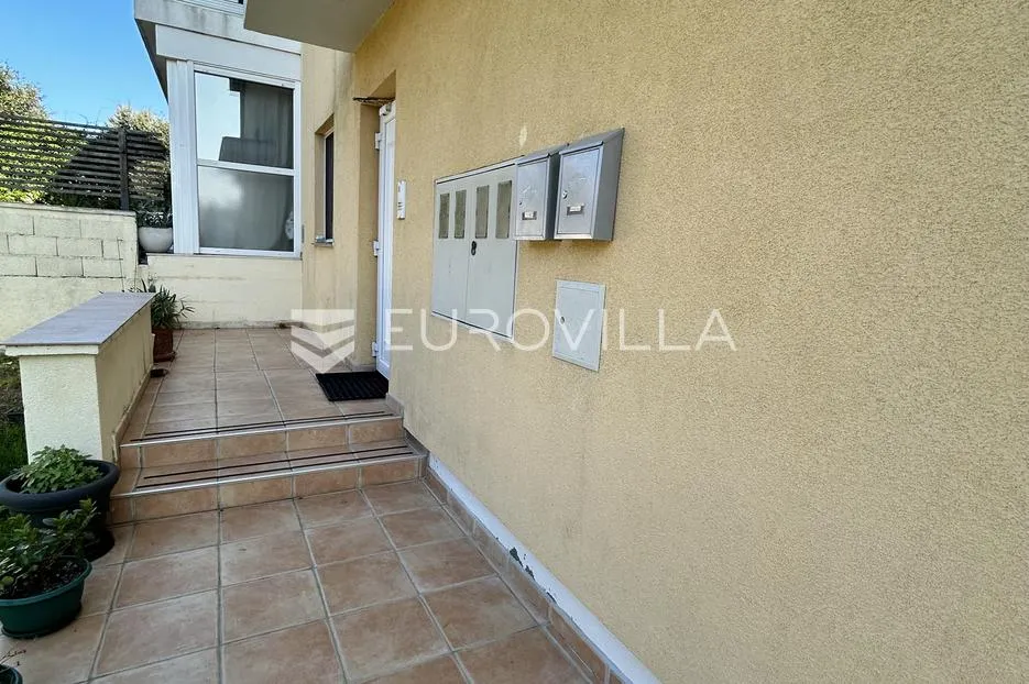 zadar, diklo, uređen dvosobni stan na drugom katu, 74 m² - slika 18