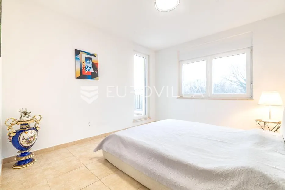 zagreb, srebrnjak, prekrasan peterosoban penthouse 215,88 m², otvoreni pogled - slika 8