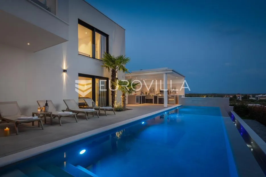 vodice, moderna vila s bazenom i pogledom na more, 332,92 m² - slika 52