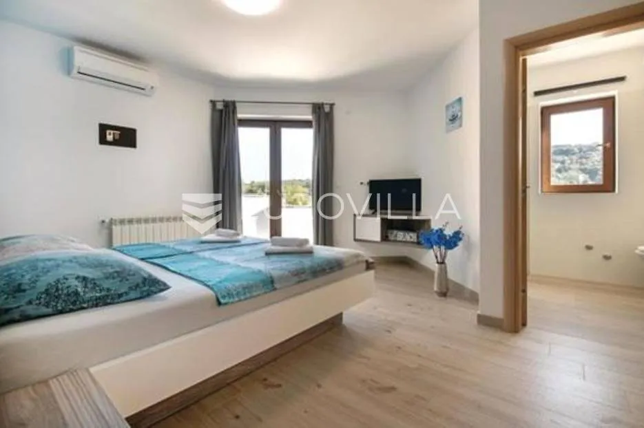 pula, apartmanska kuća s bazenom na uređenoj okućnici, 350 m od mora - slika 18