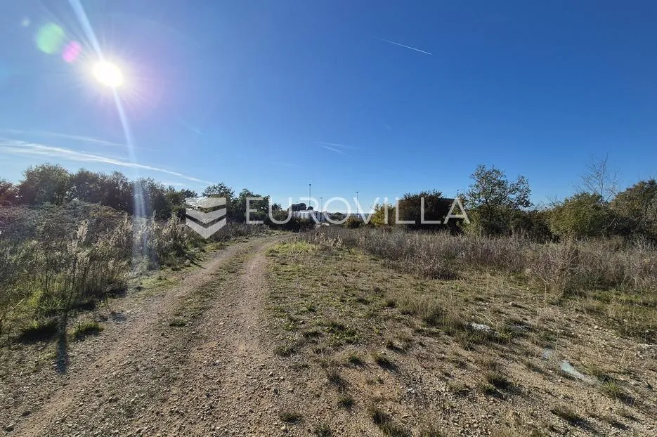 Istra, Poreč, gospodarsko zemljište u industrijskoj zoni 12.330m2 - Žbandaj