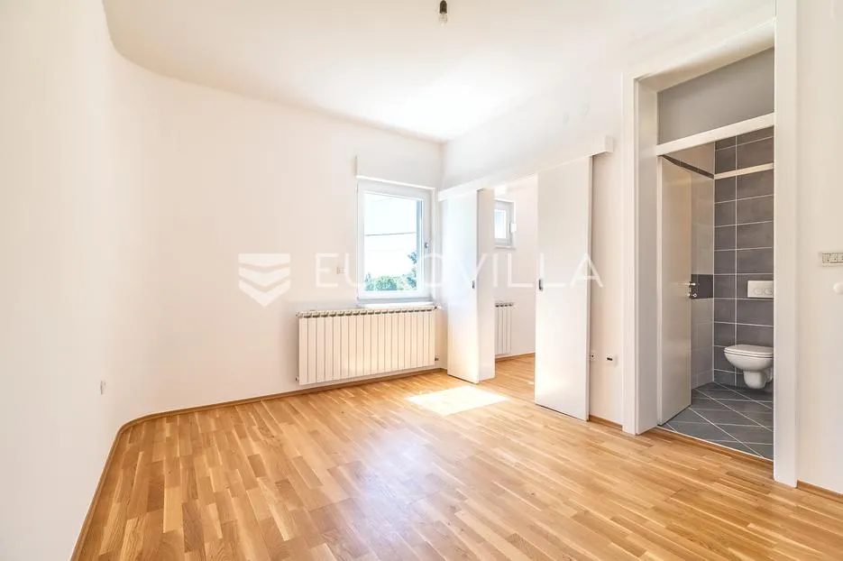 zagreb, gračani, atraktivan i prostran peterosoban stan s vrtom i dvije garaže, 257 m² - slika 6