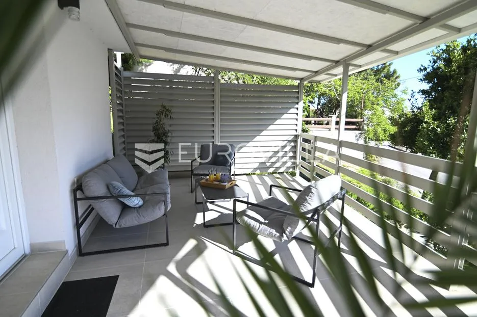 karlobag, cesarca prekrasna vila s bazenom uz more 240 m² - slika 3