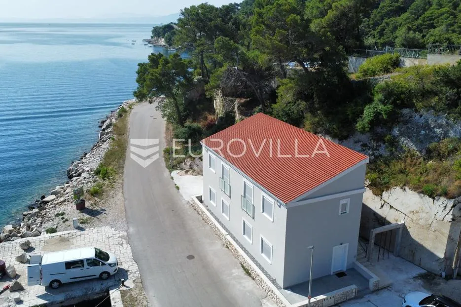 brač, selca, prvi red do mora kuća s četiri apartmana - slika 7