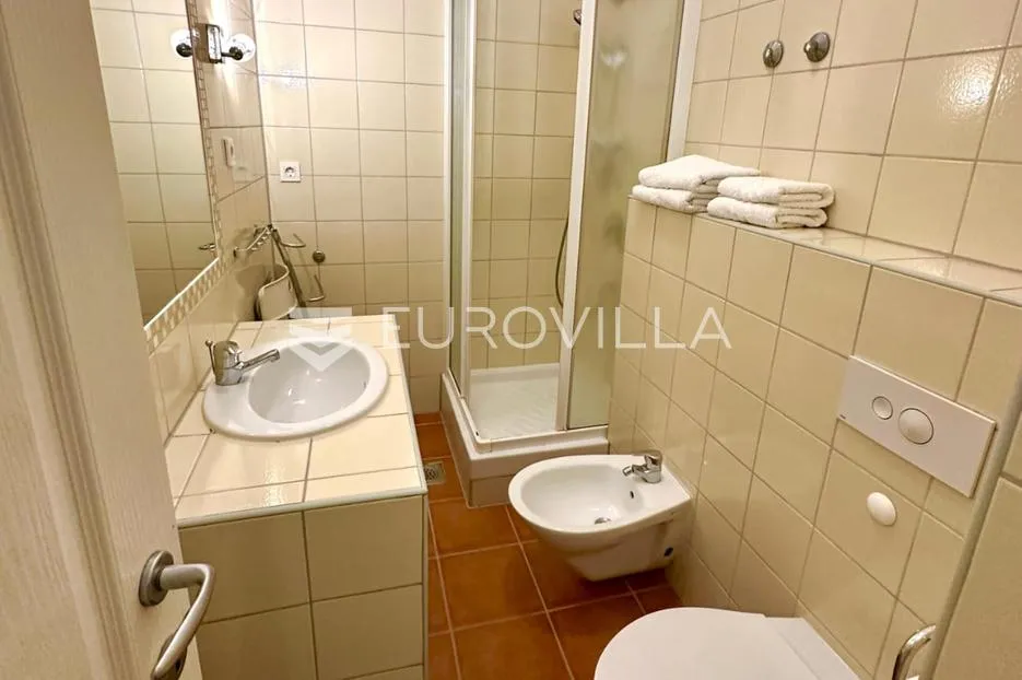 crikvenica, zimski najam, trosoban stan, prvi red do mora površine 70 m² - slika 3
