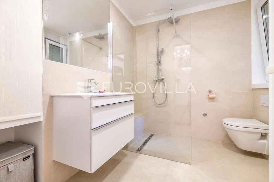zagreb, britanski trg, prekrasan trosoban stan 84 m2 + gm - slika 7