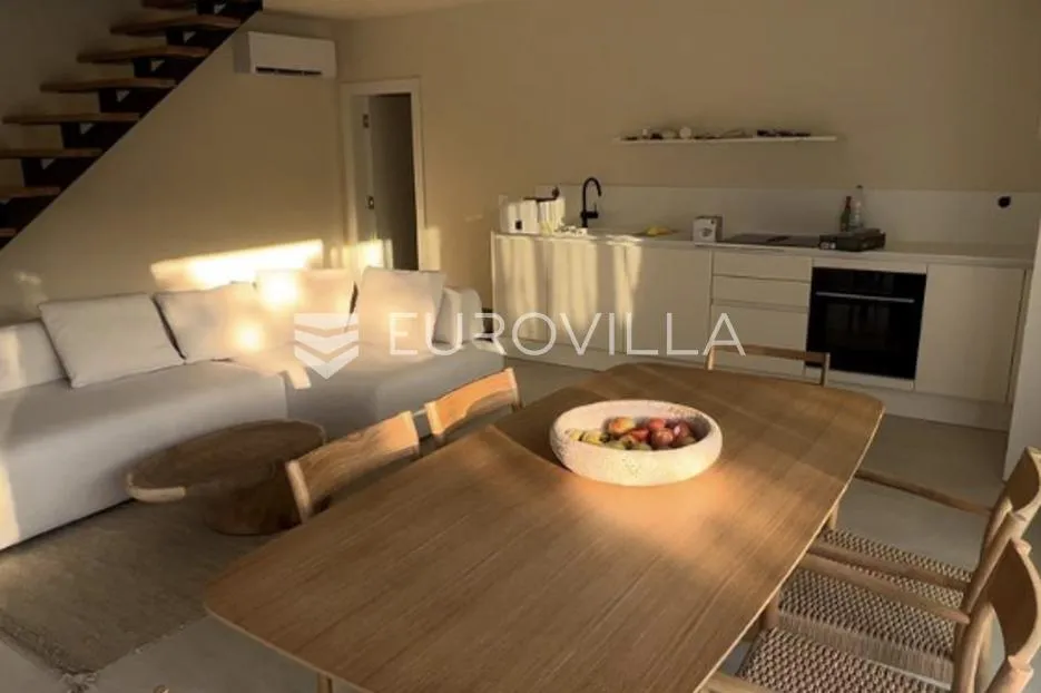 zadar, žman dvije moderne vile s bazenima 262 m² i građ zemljište s dozvolom za treću vilu - slika 4