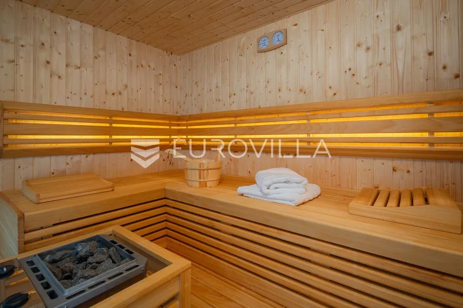 podaca, luksuzna vila na idealnoj lokaciji - slika 9