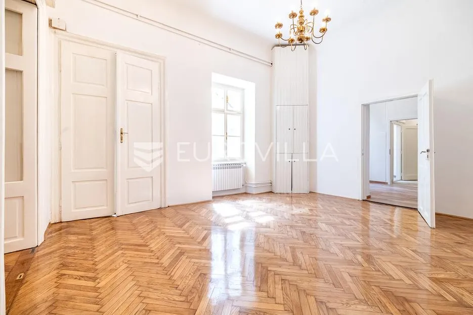 Zagreb, Gornji grad, trosoban stan 67 m², s vanjskim parkirnim mjestom