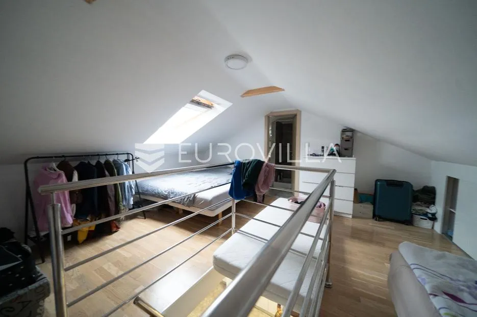 tisno, atraktivna višestambena nekretnina s tri funkcionalna stana i vrtom, površine 165,19 m² - slika 17