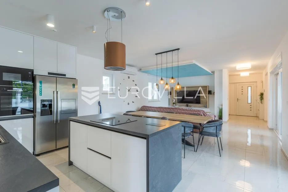 istra, svetvinčenat, moderna samostojeća kuća 155 m² s grijanim bazenom 32 m² - slika 6