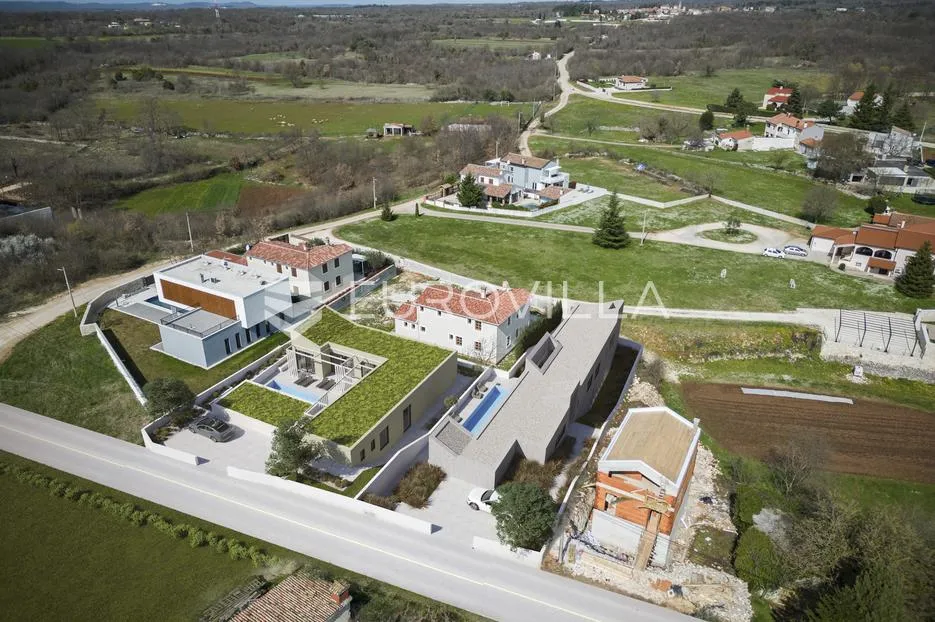 Istra, Svetvinčenat - građevinsko zemljište 688 m2,pravomoćna dozvola i infrastruktura -top lokacija