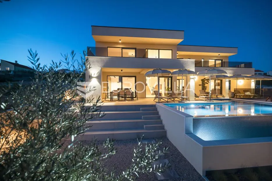 zadar, maslenica, luksuzna vila s bazenom i neometanim pogledom na more 254 m² - slika 56