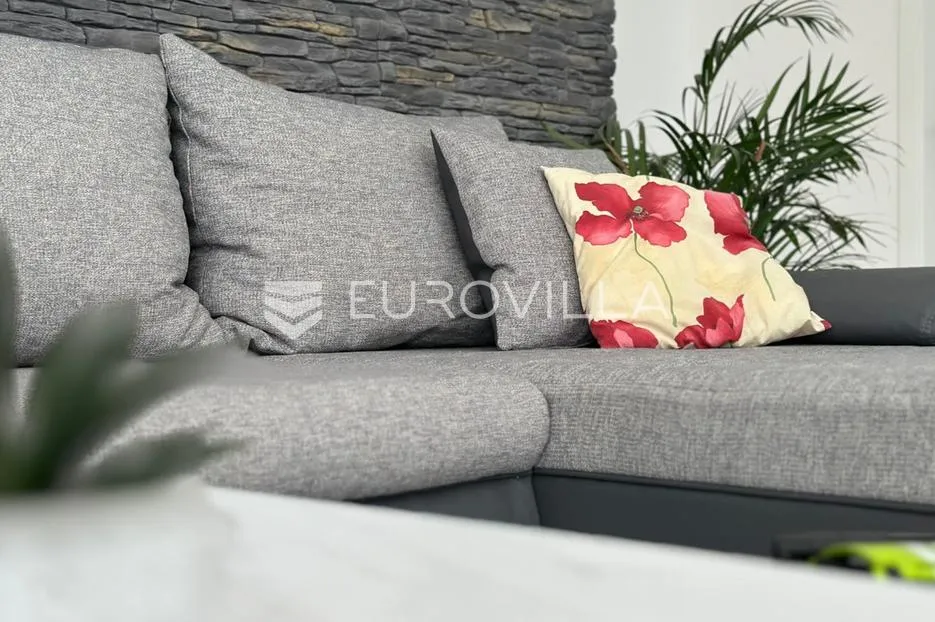 otok rab, banjol, luksuzno prizemlje s bazenom, 200 m² okućnice i pogledom na more - slika 5