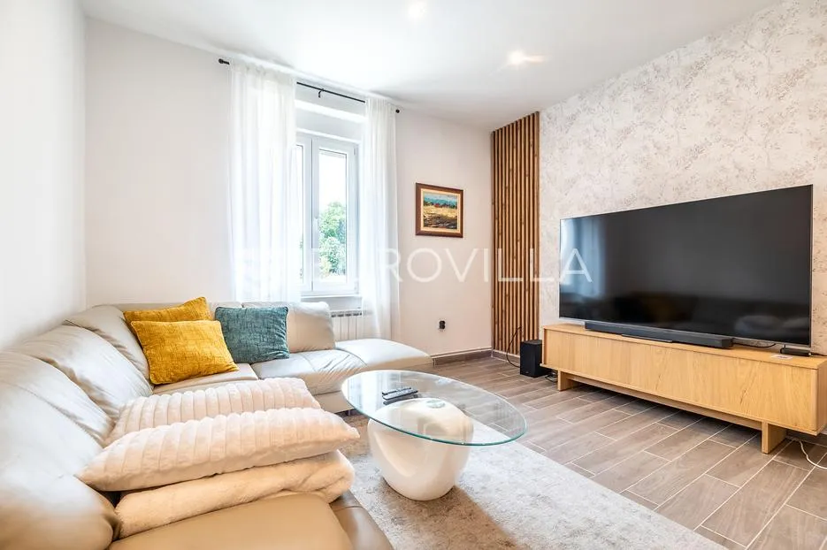 zagreb, centar, dvosoban stan 59 m² s pogledom na katedralu - slika 2
