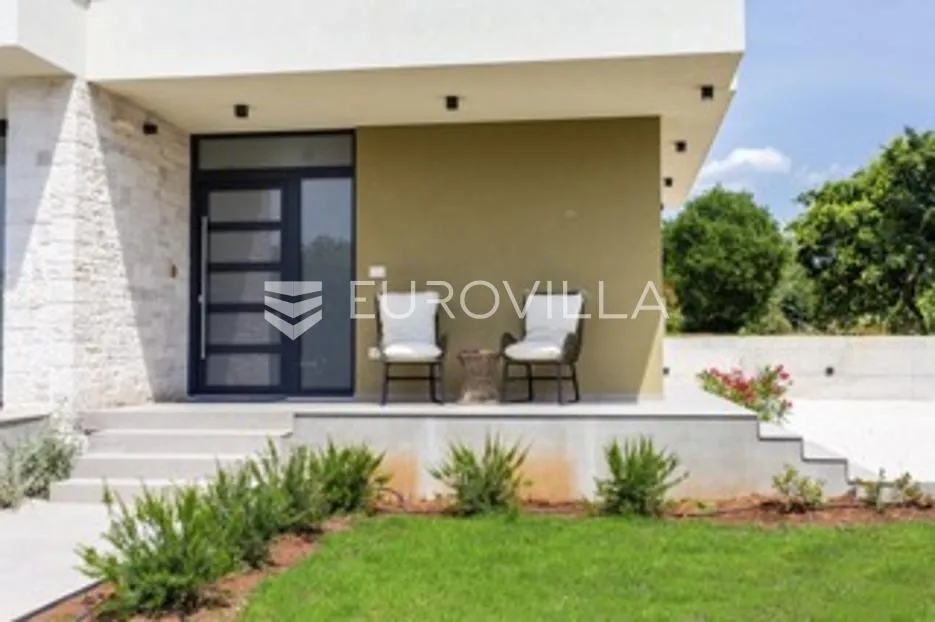 istra, smoljanci, kvalitetna i moderna samostojeća kuća, 208 m², grijani bazen 40 m² - slika 67