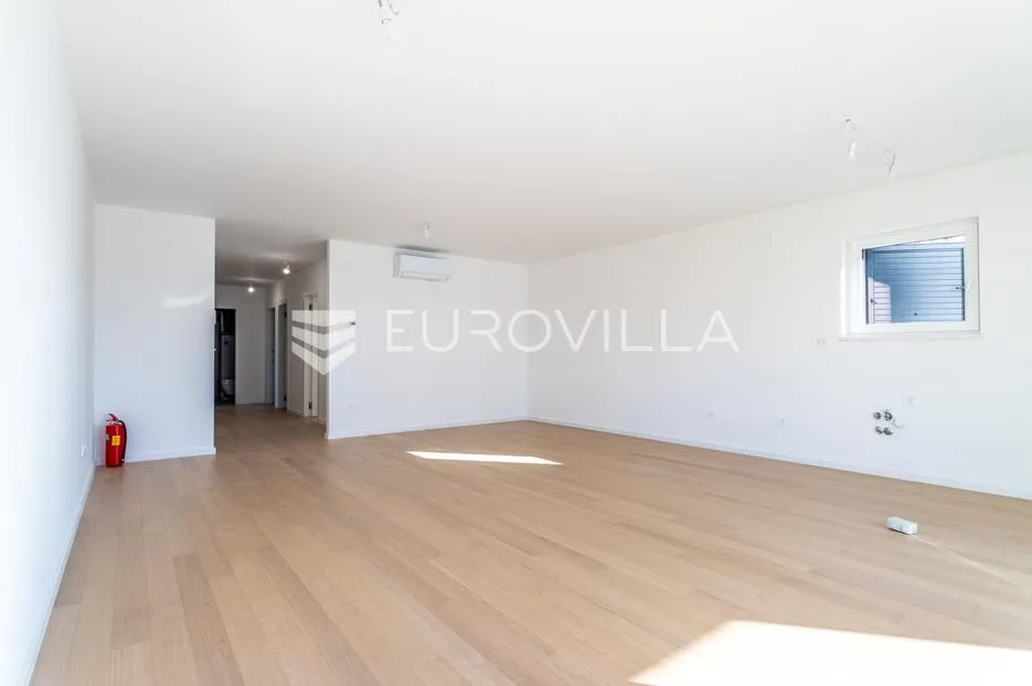 vodice, novogradnja, prostran stan u centru mjesta, 119,95 m² - slika 4