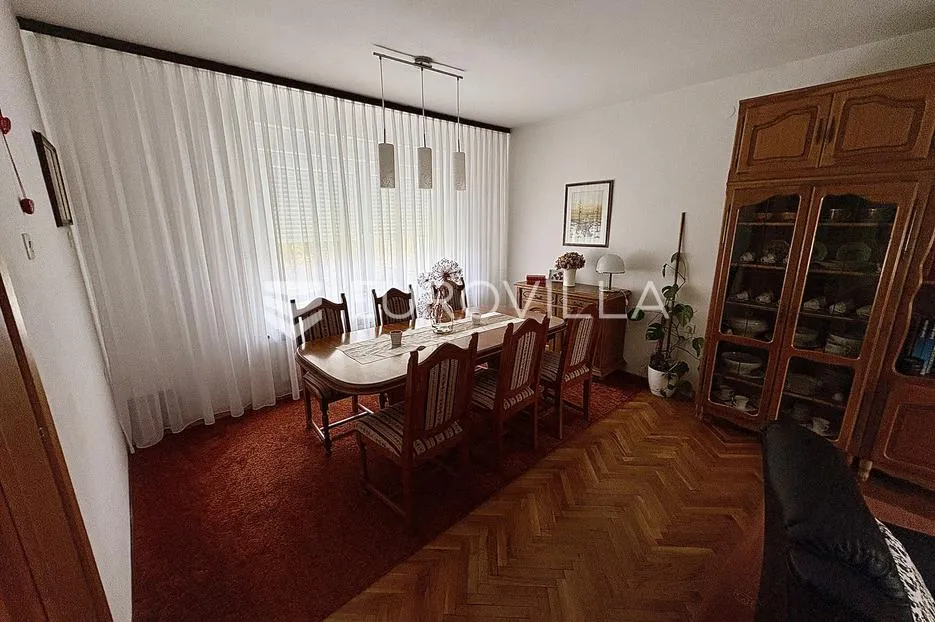 bjelovar, centar, obiteljska kuća površine 385 m² - slika 2