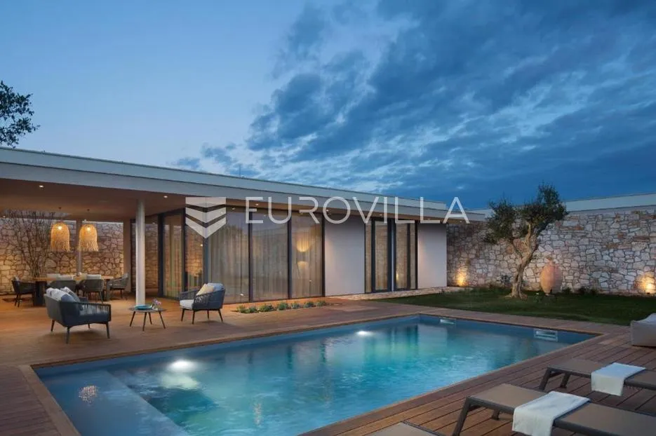 istra, vodnjan, moderna prizemnica smještena na osami u privatnom resortu - slika 2