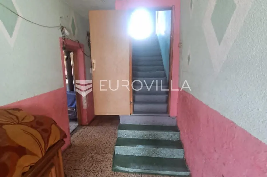 plaški, kuća 320 m², energetski obnovljena, mirna lokacija - slika 15