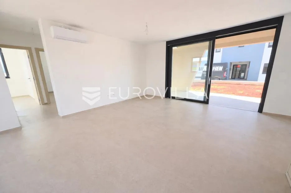 umag, novogradnja, stan u prizemlju, 64.77 m² s vrtom od 157 m² - slika 5