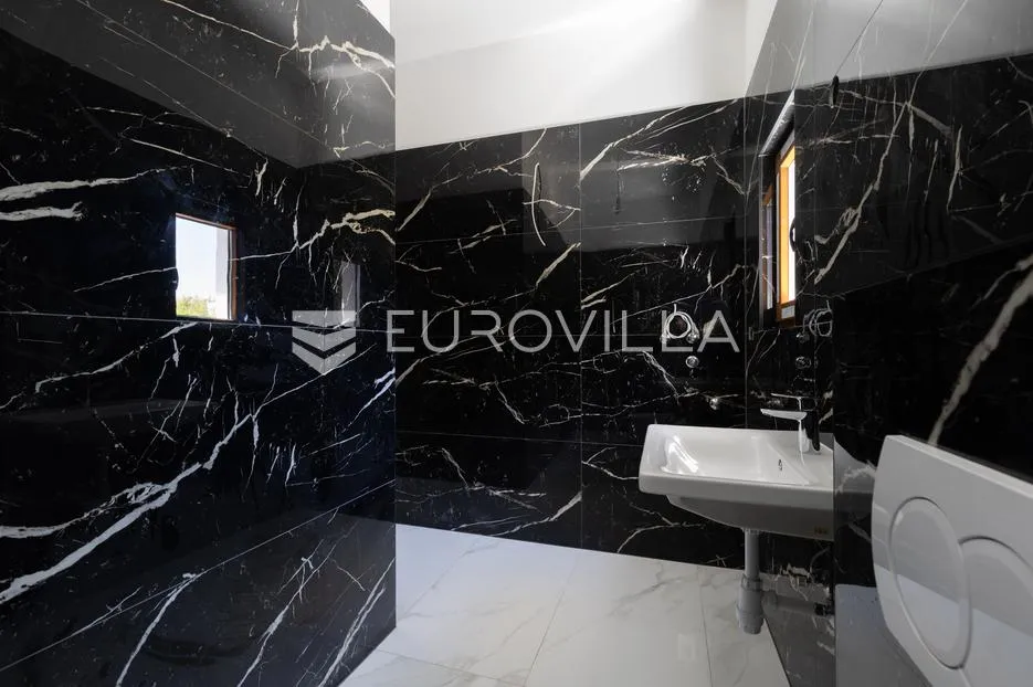 istra, poreč okolica, moderan stan u prizemlju s velikim vrtom - slika 6