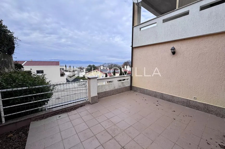 otok krk, njivice, četverosoban stan 79 m², terasa s pogledom na more - slika 15