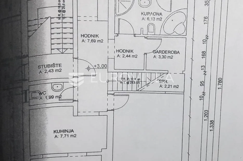 kraljevec tuškanac prostran višesoban dvoetažni stan za najam - slika 36