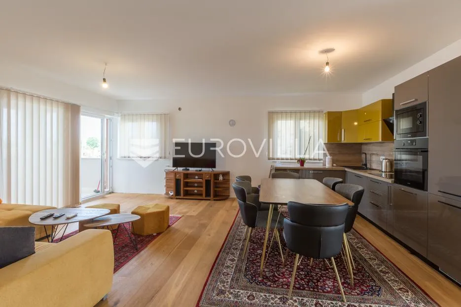 Istra, Vodnjan PRILIKA ZA INVESTICIJU, apartmanska kuća podijeljena na dvije stambene jedinice