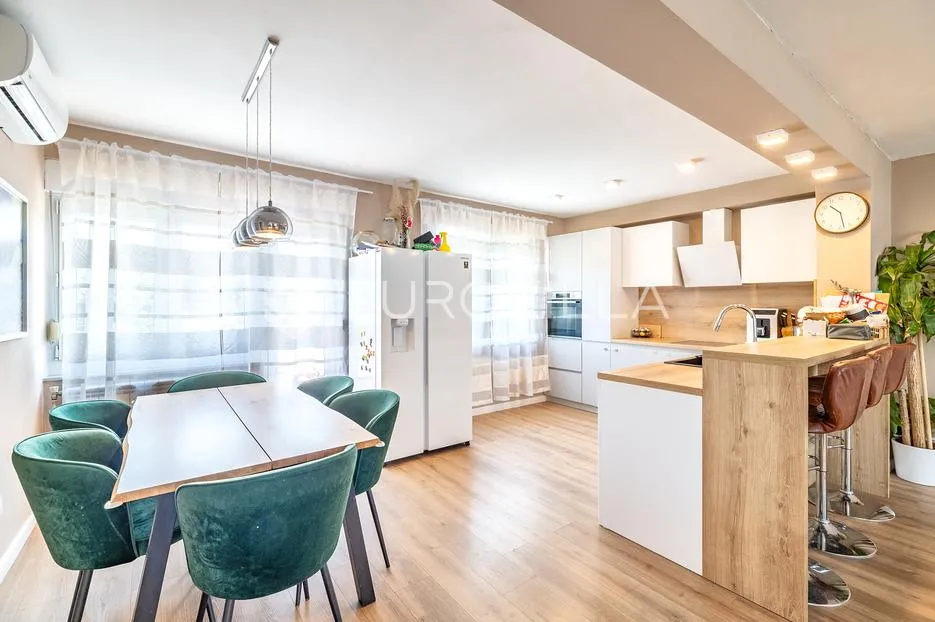 zagreb, dubec, novouređena kuća s dva stana i garažom, 190 m² - slika 5