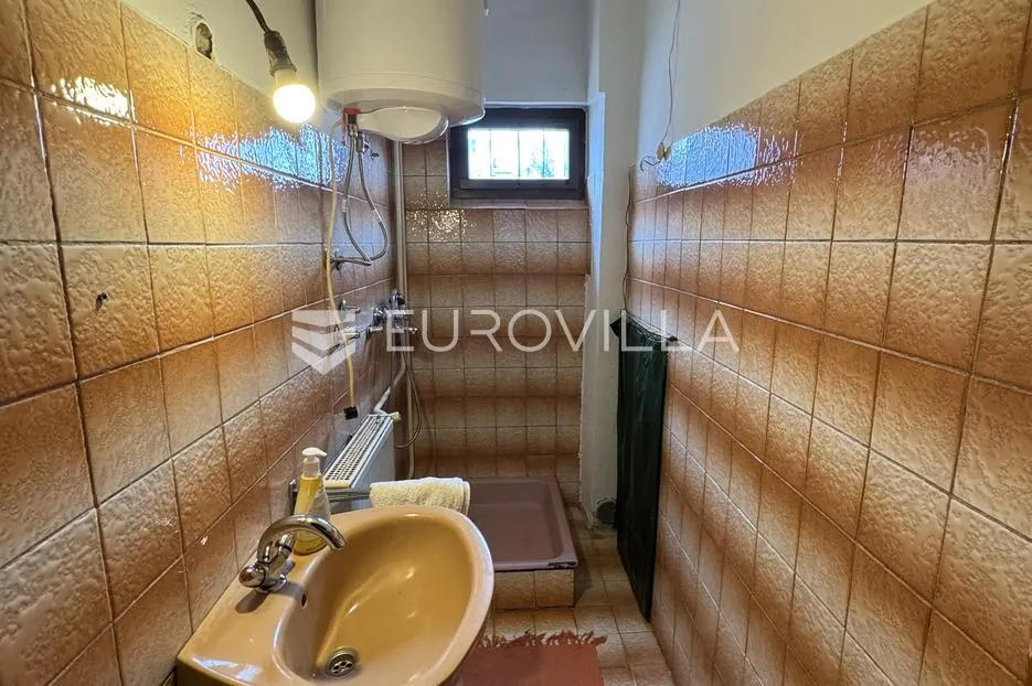 nova gradiška, naselje hasana kikića, prostrana obiteljska kuća cca. 216 m² - slika 12
