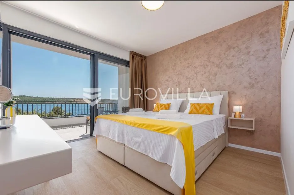 posedarje, moderna i elegantna vila prvi red uz more - slika 16