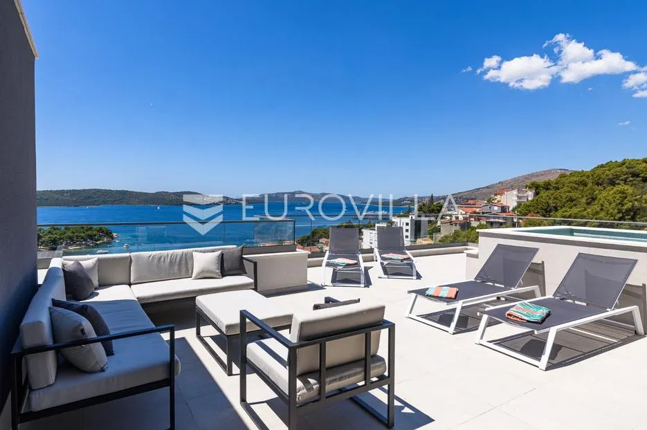 trogir, čiovo, luksuzan penthouse sa krovnom terasom i bazenom - slika 28