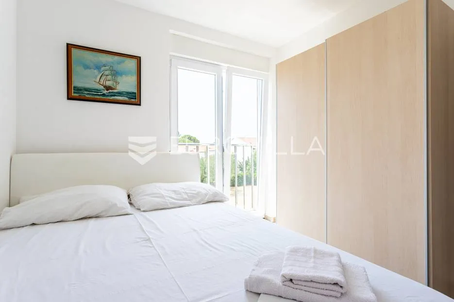 novalja, novouređena kuća s tri apartmana u centru grada - slika 4