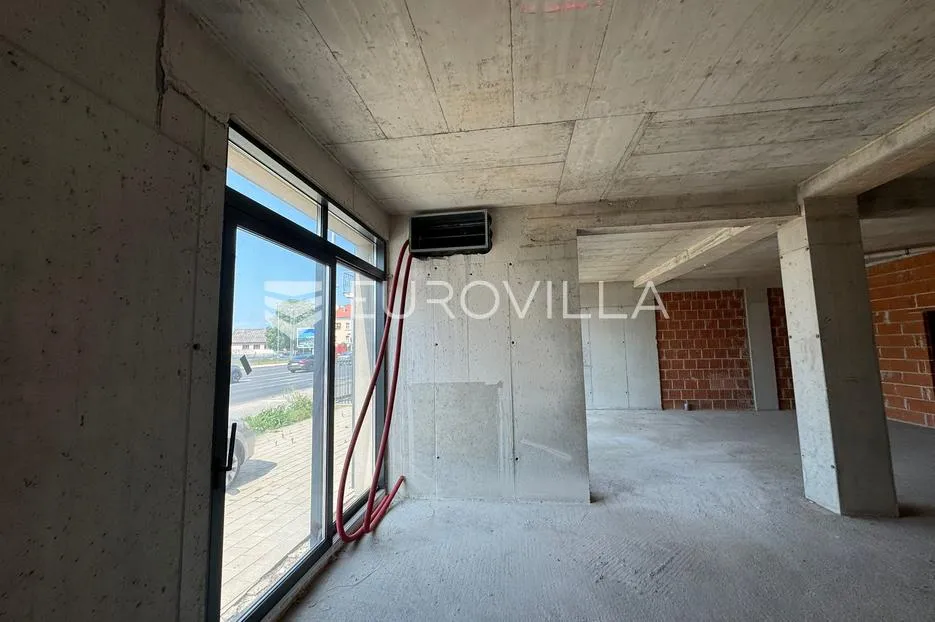 zagreb ilica atraktivan poslovni prostor, ulični lokal 215 m² terasa 95 m² 6 parkirnih mjesta - slika 20