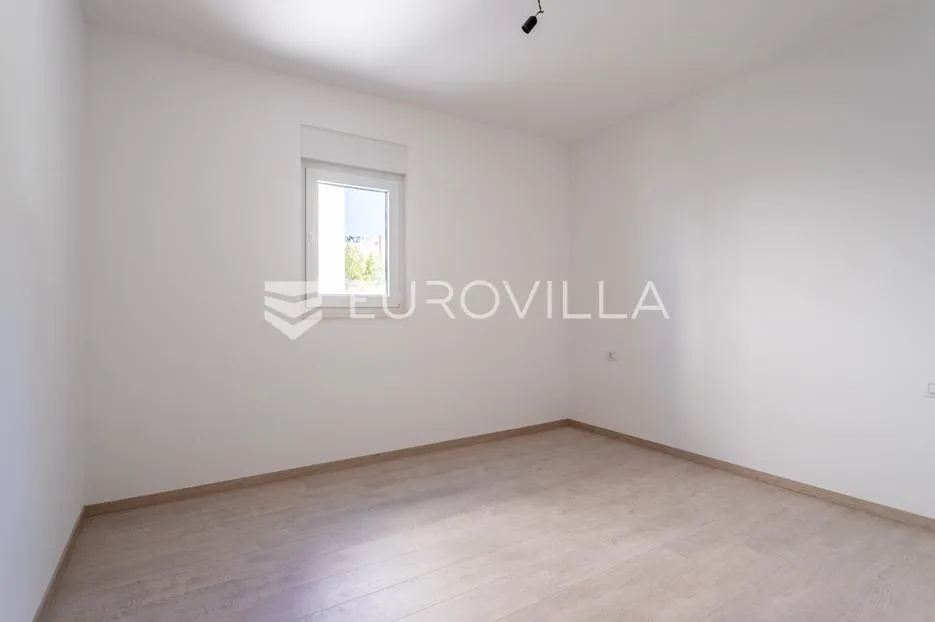 makarska, moderan dvosoban apartman s prostranom terasom - slika 8
